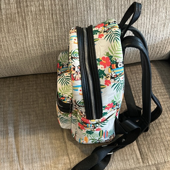 Disney’s making a mini tropical surfboard lounge fly backpack 10 1/2 x 9 - Picture 5 of 10